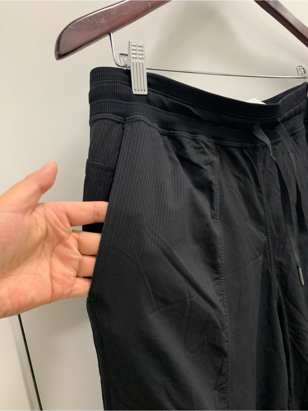 Lululemon Dance Studio Cargo Jogger Relaxed-Fit Mid-Rise black size L (2 of 2) - Picture 5 of 16